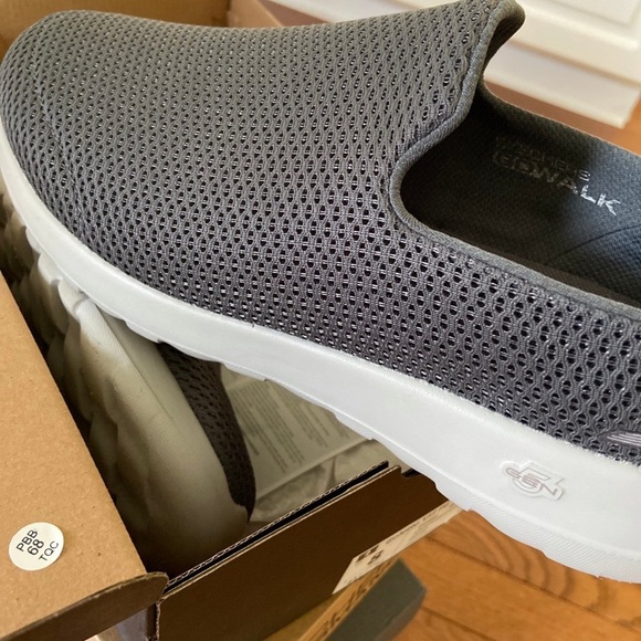 NWOT Skechers Gowalk Max men’s slip-on walking shoes - Picture 4 of 12